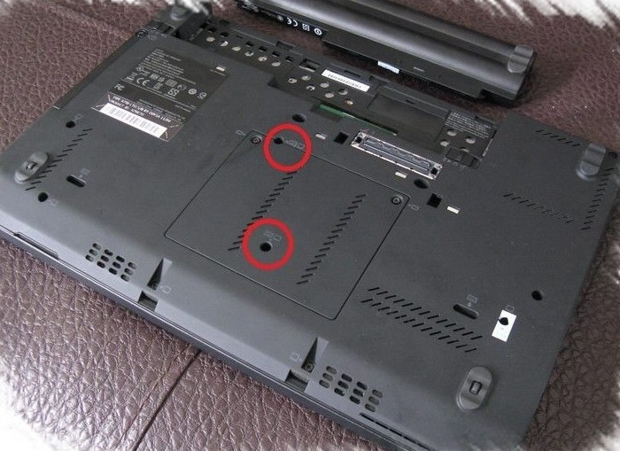Removing the screws from the x220i@laptoppartstore{data-label=&ldquo;figure:Removing_screws_x220i&rdquo;}